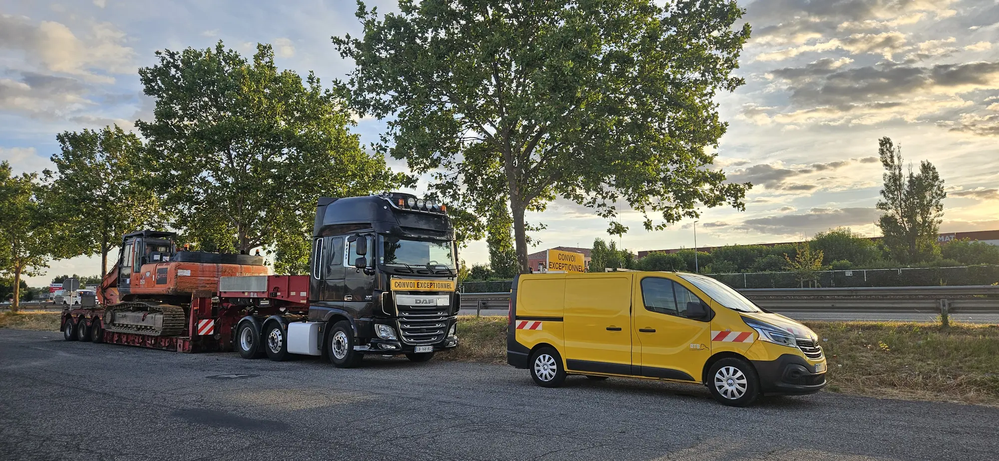 Accompagnement d’un porte-engin par une voiture pilote Occitanie Guidage